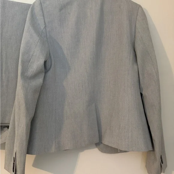 Banana Republic Light Gray Women's Blazer and Trousers - Picture 5 of 6